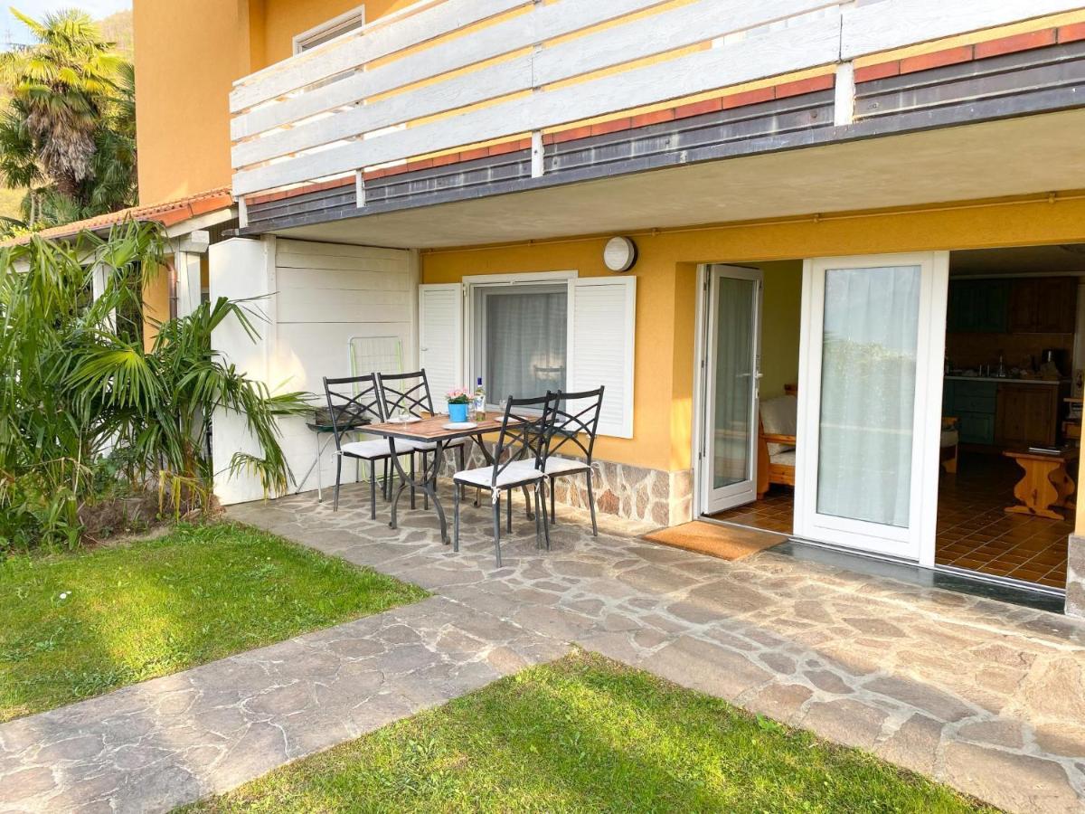 Bellavista A Garten Appartement Mit Pool Colico Bagian luar foto